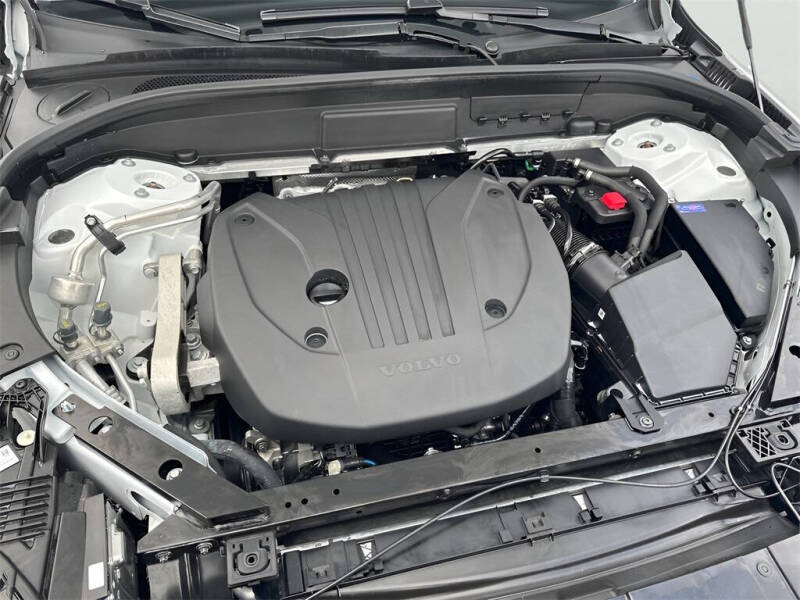 2025 Volvo XC60 B5 Plus Dark Theme