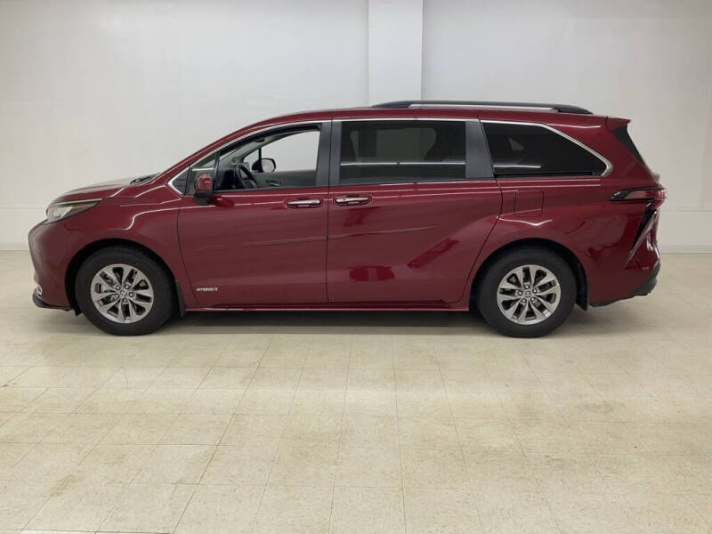 Used 2021 Toyota Sienna XLE with VIN 5TDJRKEC6MS057900 for sale in Celina, OH
