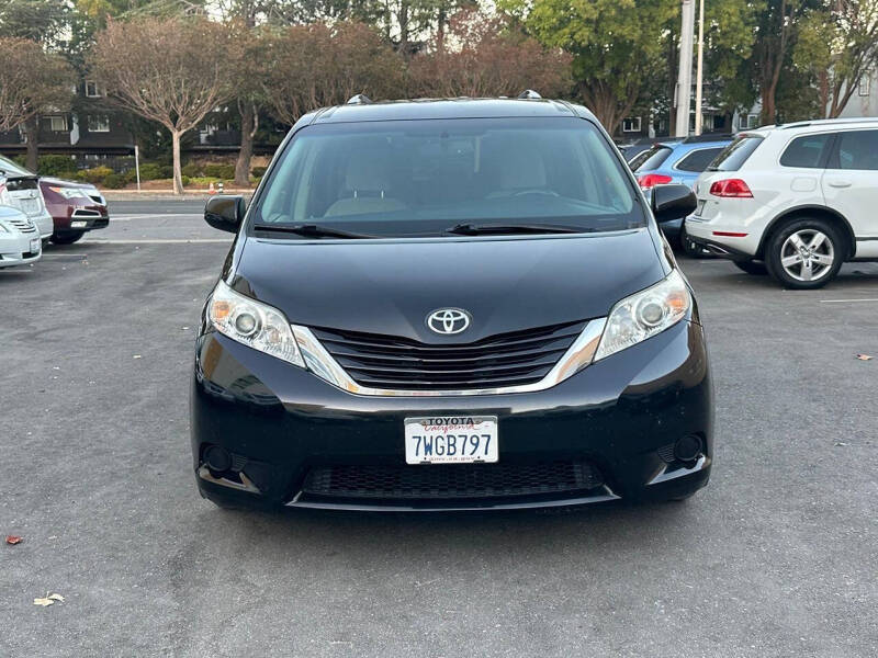 2017 Toyota Sienna LE 8-Passenger