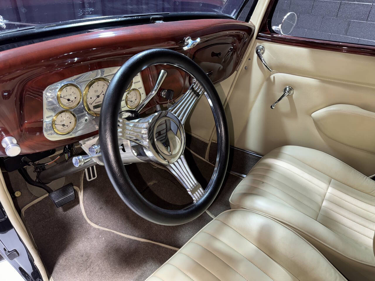 1933 Ford Tudor 16
