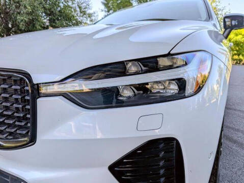 2023 Volvo XC60 B5 Plus Dark Theme