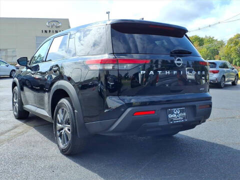 2024 Nissan Pathfinder S