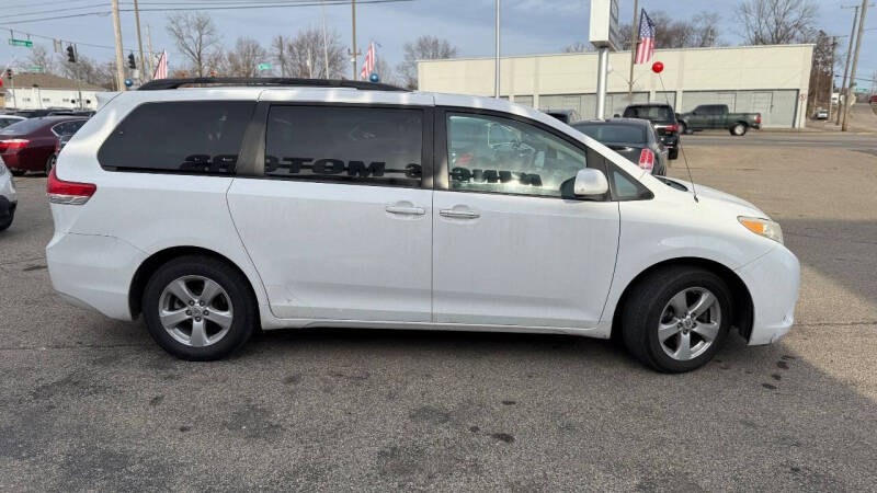 2012 Toyota Sienna LE 8-Passenger