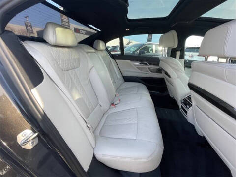 2022 BMW 7 Series 745e xDrive