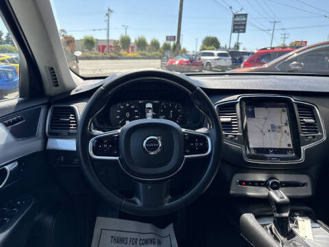 2016 Volvo XC90 T5 Momentum