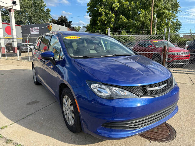 2019 Chrysler Pacifica for sale at Matthew's Stop & Look Auto Sales in Detroit, MI