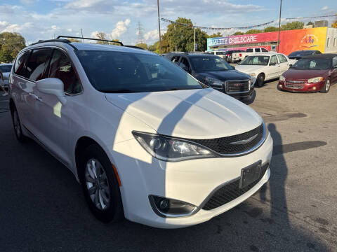 2017 Chrysler Pacifica Touring-L