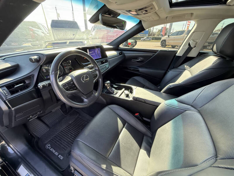 2024 Lexus ES 300h F SPORT Design