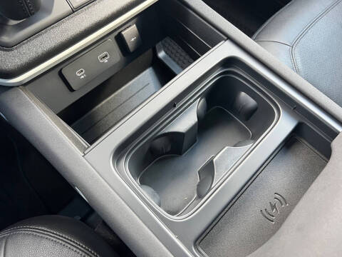 2023 Land Rover Defender 130 SE