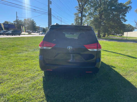 2013 Toyota Sienna XLE 8-Passenger