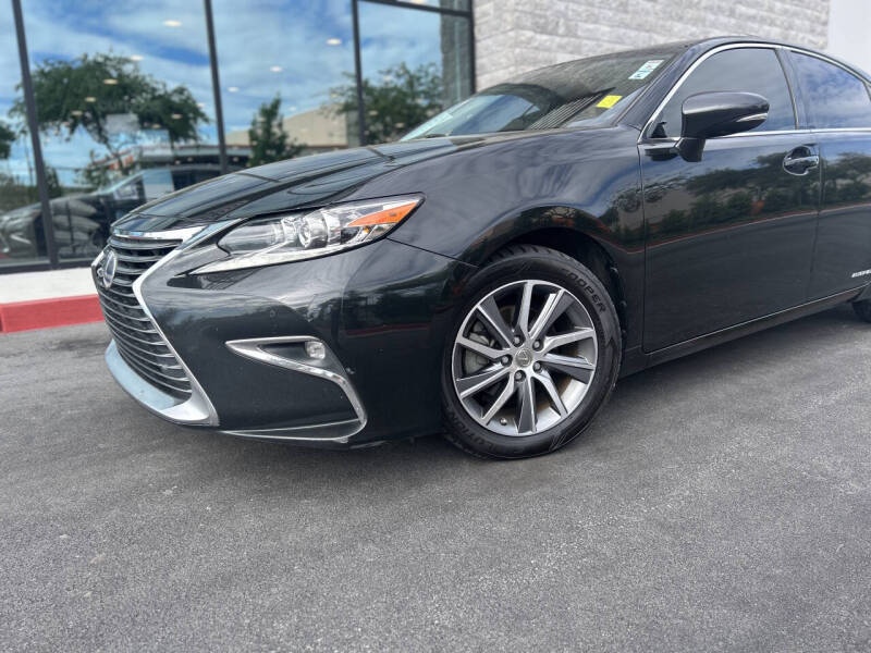 2017 Lexus ES 300h