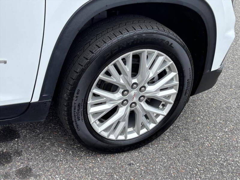 2024 GMC Acadia Elevation