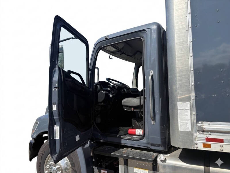 2020 Hino 268A