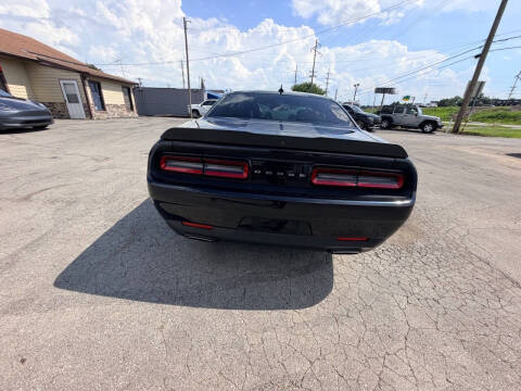 2017 Dodge Challenger SXT Plus