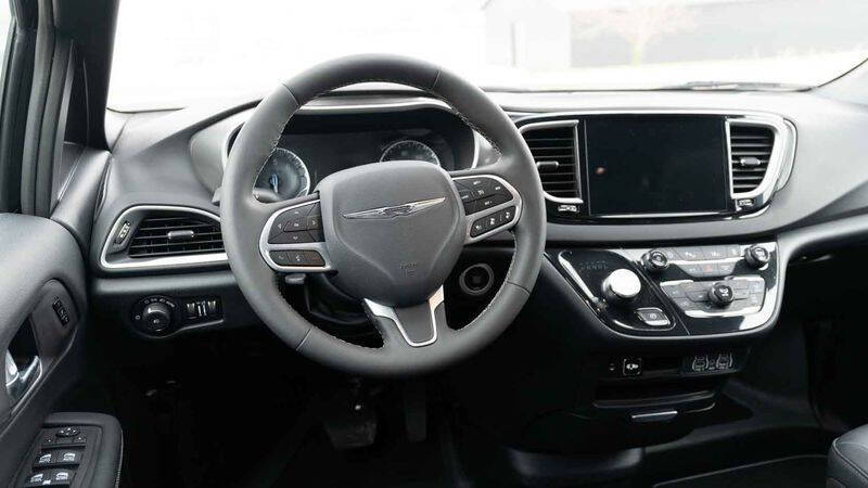 2025 Chrysler Pacifica Select