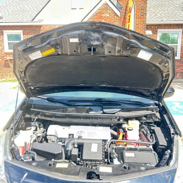 2014 Toyota Prius v Three