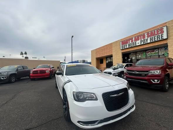 2019 Chrysler 300 Touring's photo