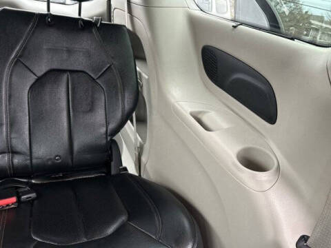 2017 Chrysler Pacifica Touring-L Plus