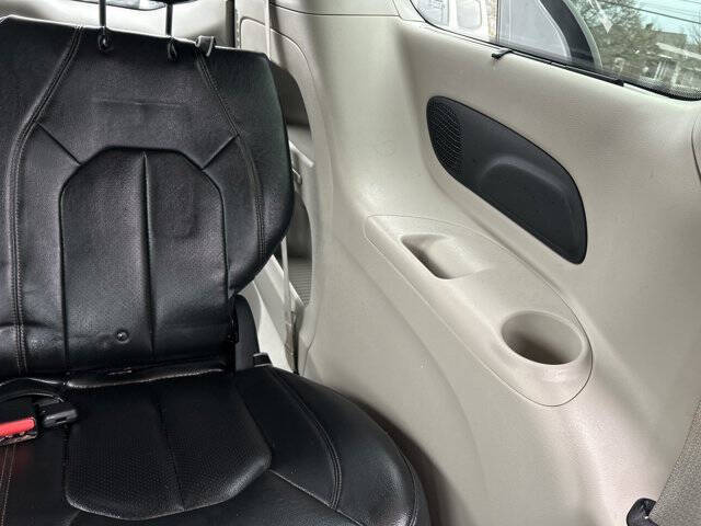 2017 Chrysler Pacifica Touring-L Plus