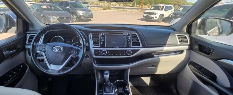 2017 Toyota Highlander XLE photo 17