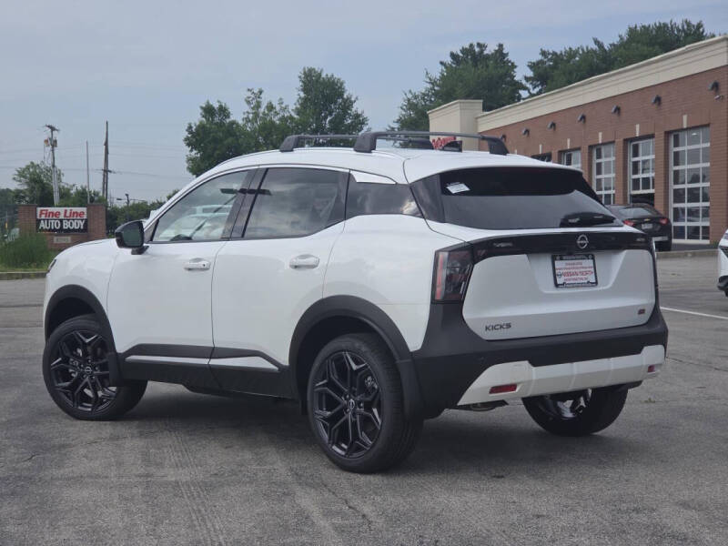 2026 Nissan Kicks SR