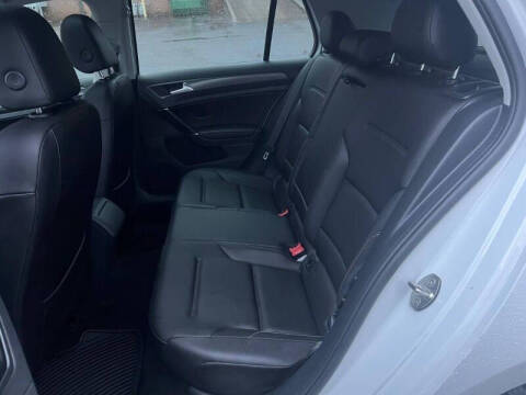 2018 Volkswagen Golf TSI SE