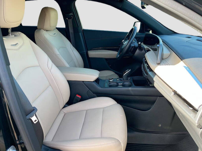 2024 Cadillac XT4 Premium Luxury