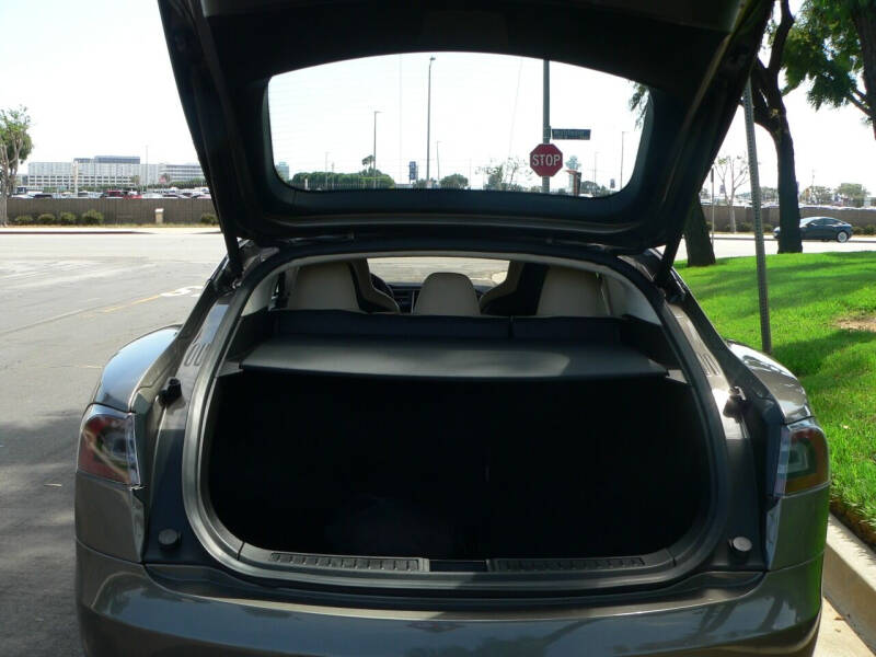 2015 Tesla Model S 70D