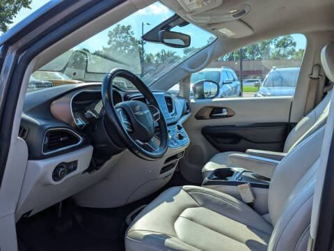 2017 Chrysler Pacifica Touring-L Plus