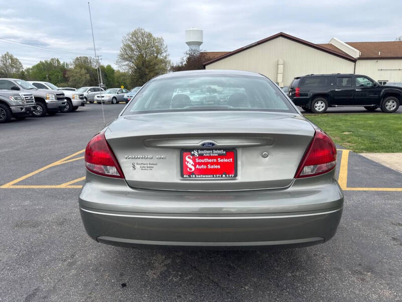 2004 Ford Taurus SE