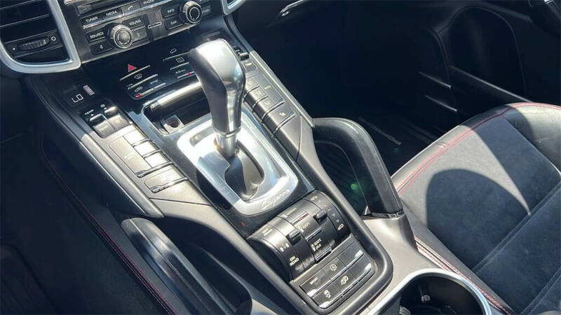 2016 Porsche Cayenne GTS