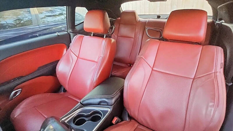 2017 Dodge Challenger SXT Plus