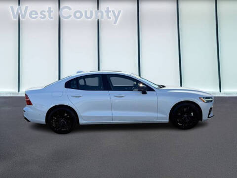 2024 Volvo S60 B5 Plus Black Edition