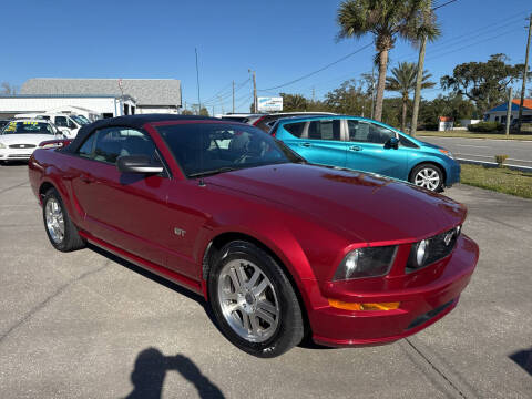 2005 Ford Mustang for sale at Mike's Trucks & Cars in Port Orange FL