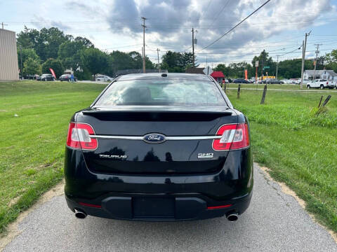 2011 Ford Taurus SHO