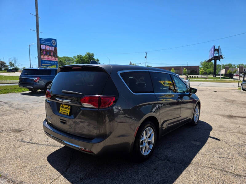 2017 Chrysler Pacifica Touring-L
