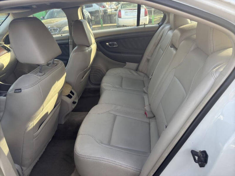 2011 Ford Taurus SEL