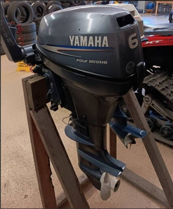 Yamaha 6 hp  4 Stroke Outboard Motor