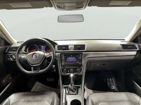 2017 Volkswagen Passat 1.8T R-Line