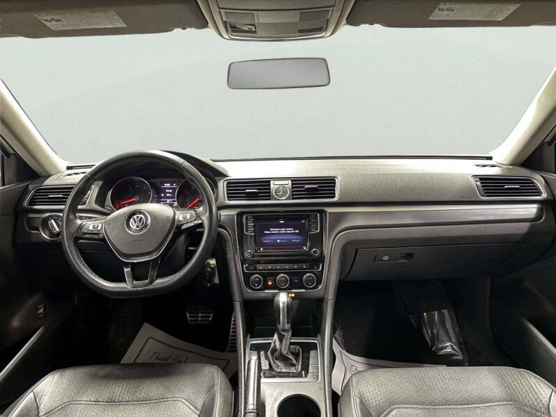 2017 Volkswagen Passat 1.8T R-Line