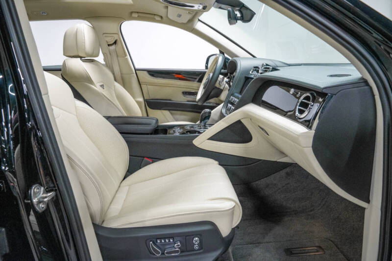 2024 Bentley Bentayga EWB