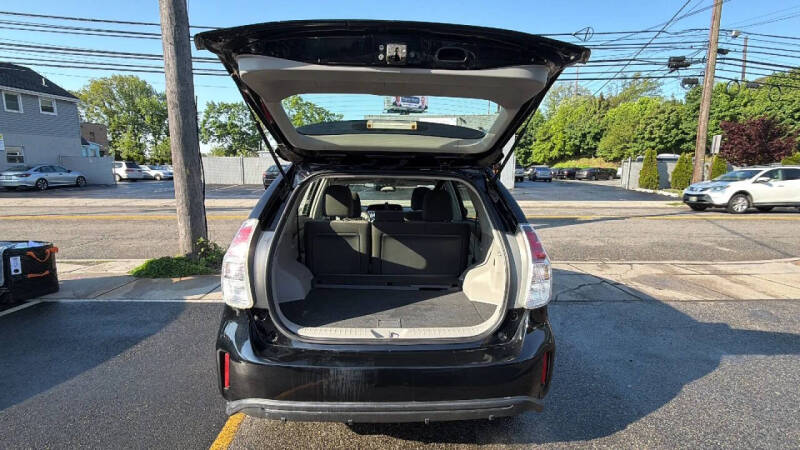 2017 Toyota Prius v Three