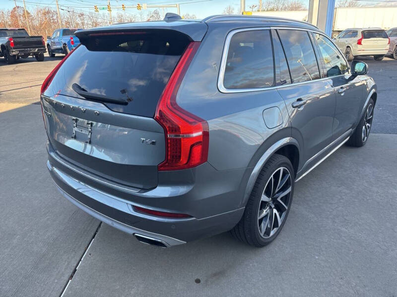 2020 Volvo XC90 T6 Momentum 6-Passenger