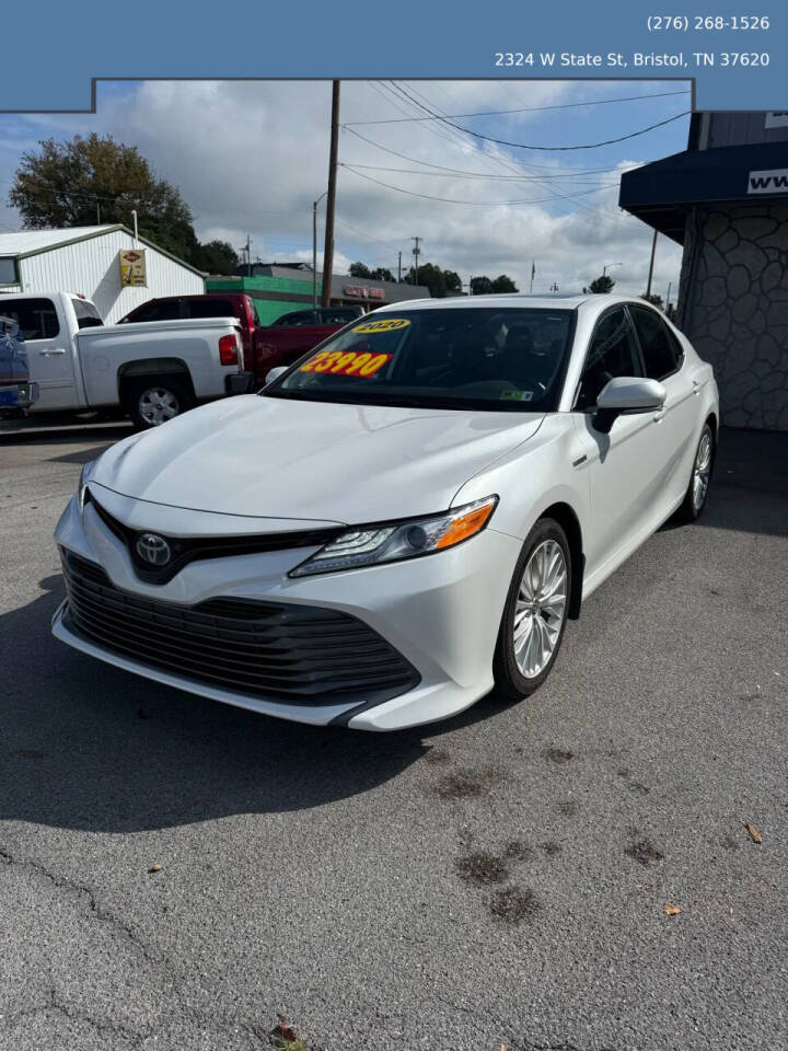 2020 Toyota Camry XLE's photo