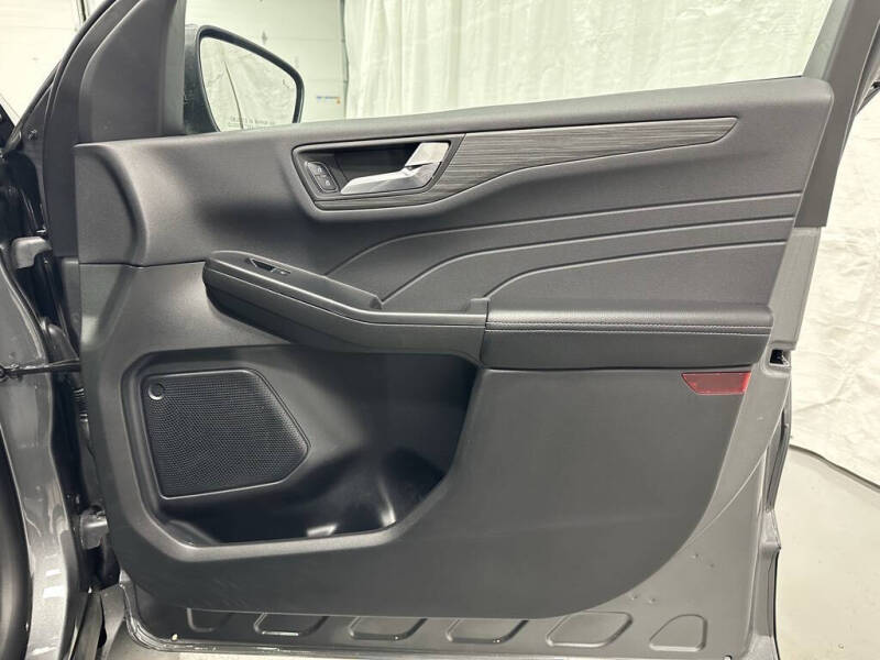 2025 Ford Escape Platinum