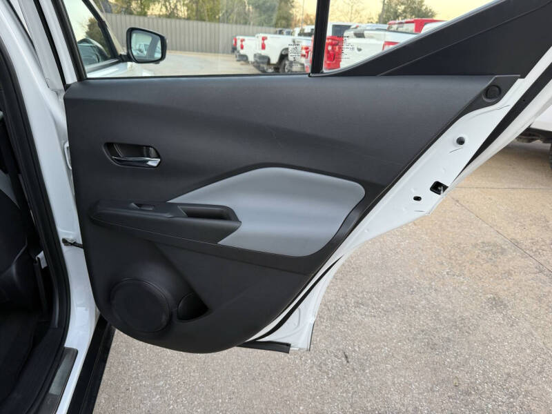 2022 Nissan Kicks SR