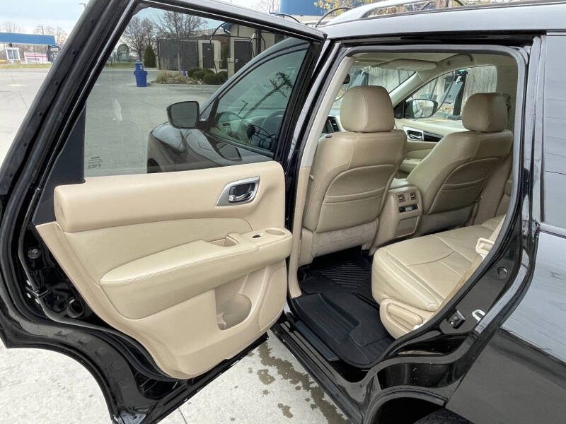 2017 Nissan Pathfinder SV