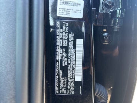 2025 Volvo XC40 B5 Core Bright Theme