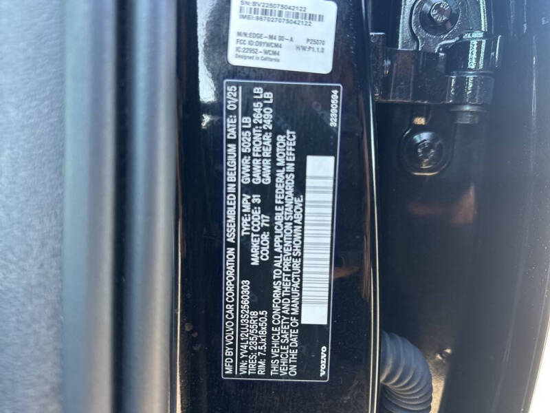 2025 Volvo XC40 B5 Core Bright Theme