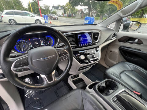 2017 Chrysler Pacifica Touring-L Plus